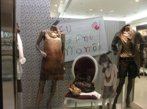 Decorar vitrine de loja Dia das Mães 012