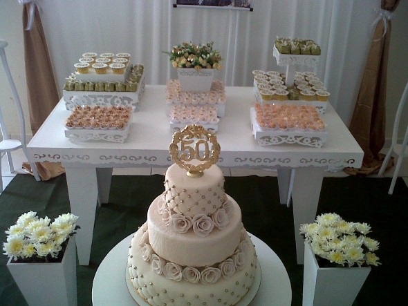 Decoração para festa de bodas de ouro 003