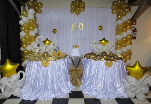 Decoração para festa de bodas de ouro 005