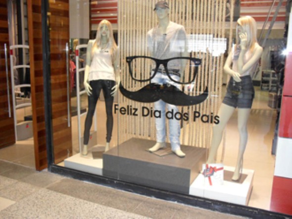 Decoração de vitrine para o Dia dos Pais 009