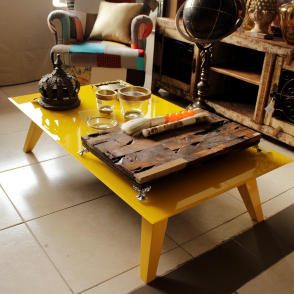 Usar mesas amarelas na decoração 011