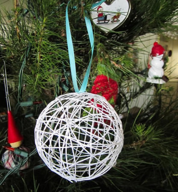 16 idéias de bolinhas diferentes feitas em casa para árvore de Natal