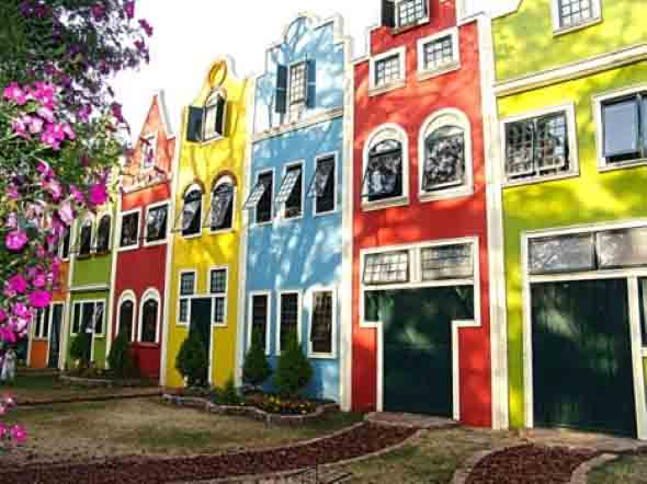 Fachadas de casas coloridas 001