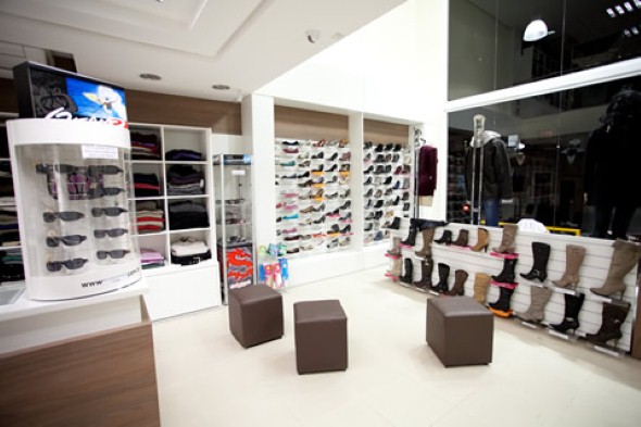 lojas de roupas e sapatos