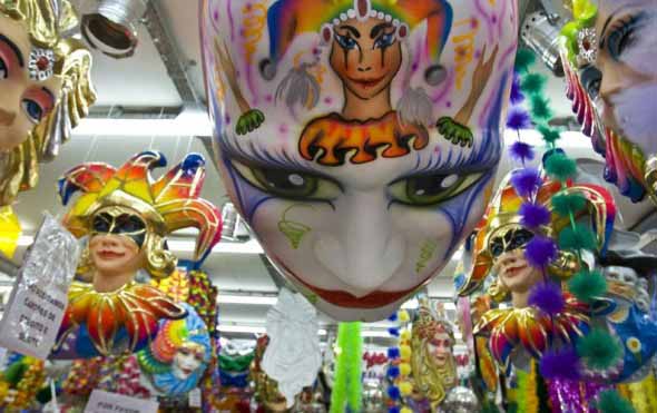 decorar-lojas-para-carnaval-014