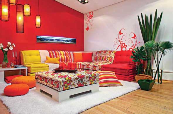 Sala com decoração multicolorida 009