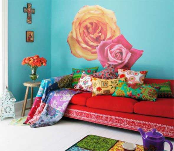 Sala com decoração multicolorida 014