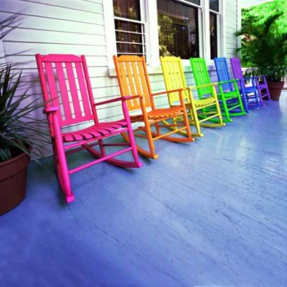 Cadeiras coloridas na decoração 018