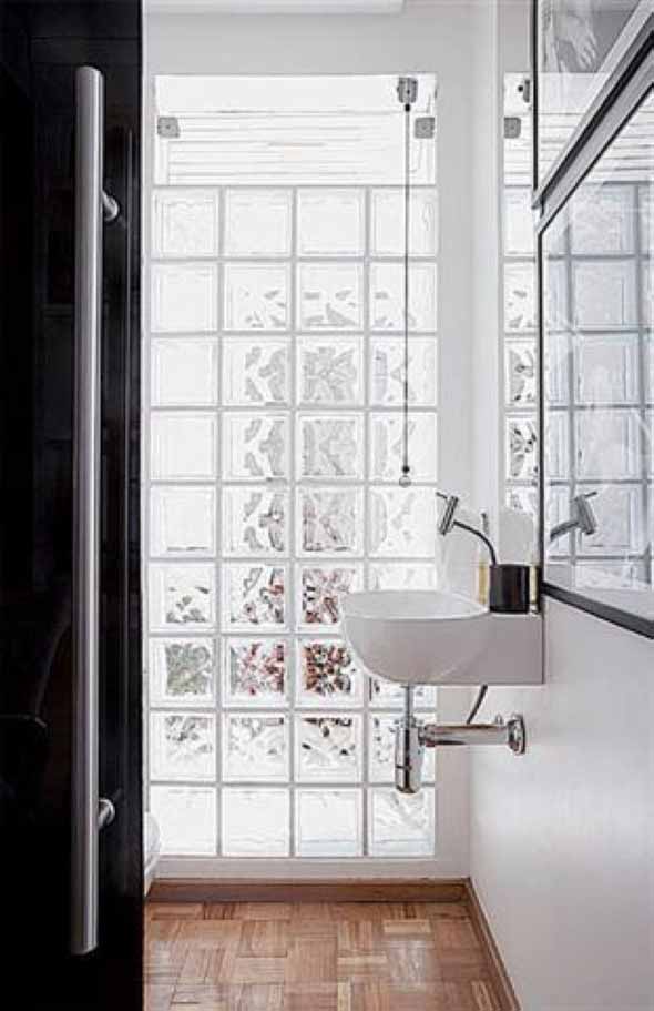 Tijolos de vidro na decoração do banheiro 009