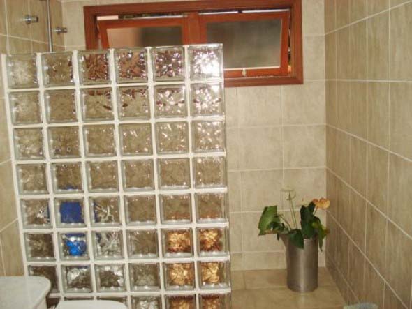 Tijolos de vidro na decoração do banheiro 014